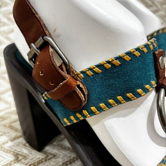 Chinese Laundry “Golden” Stacked Heel Sandals - Picture 3 of 12